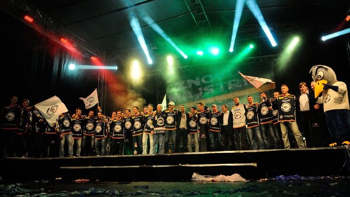 Majstri oslávili titul so svojimi fanúšikmi